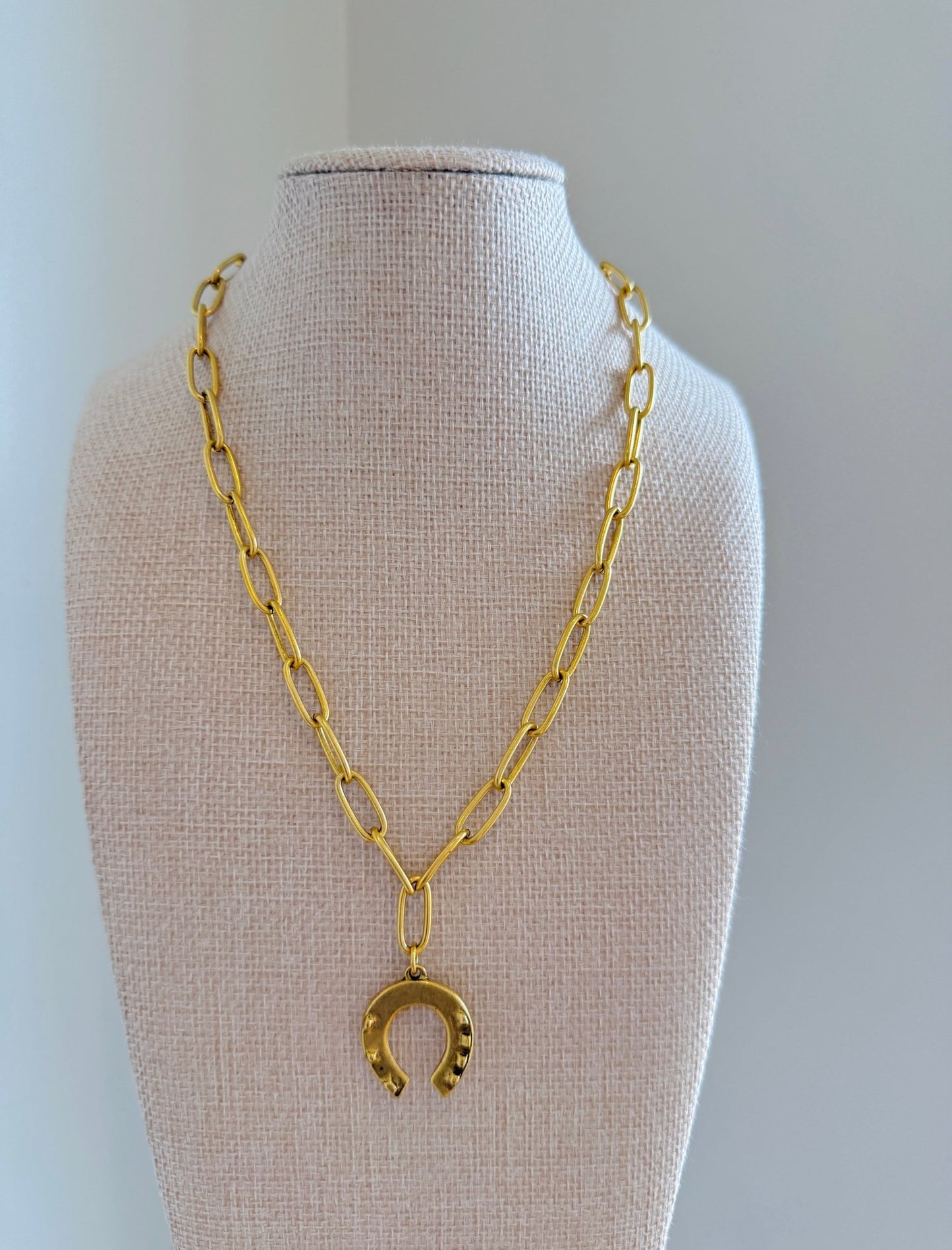 Gold Horseshoe Necklace - Cola Stacks -