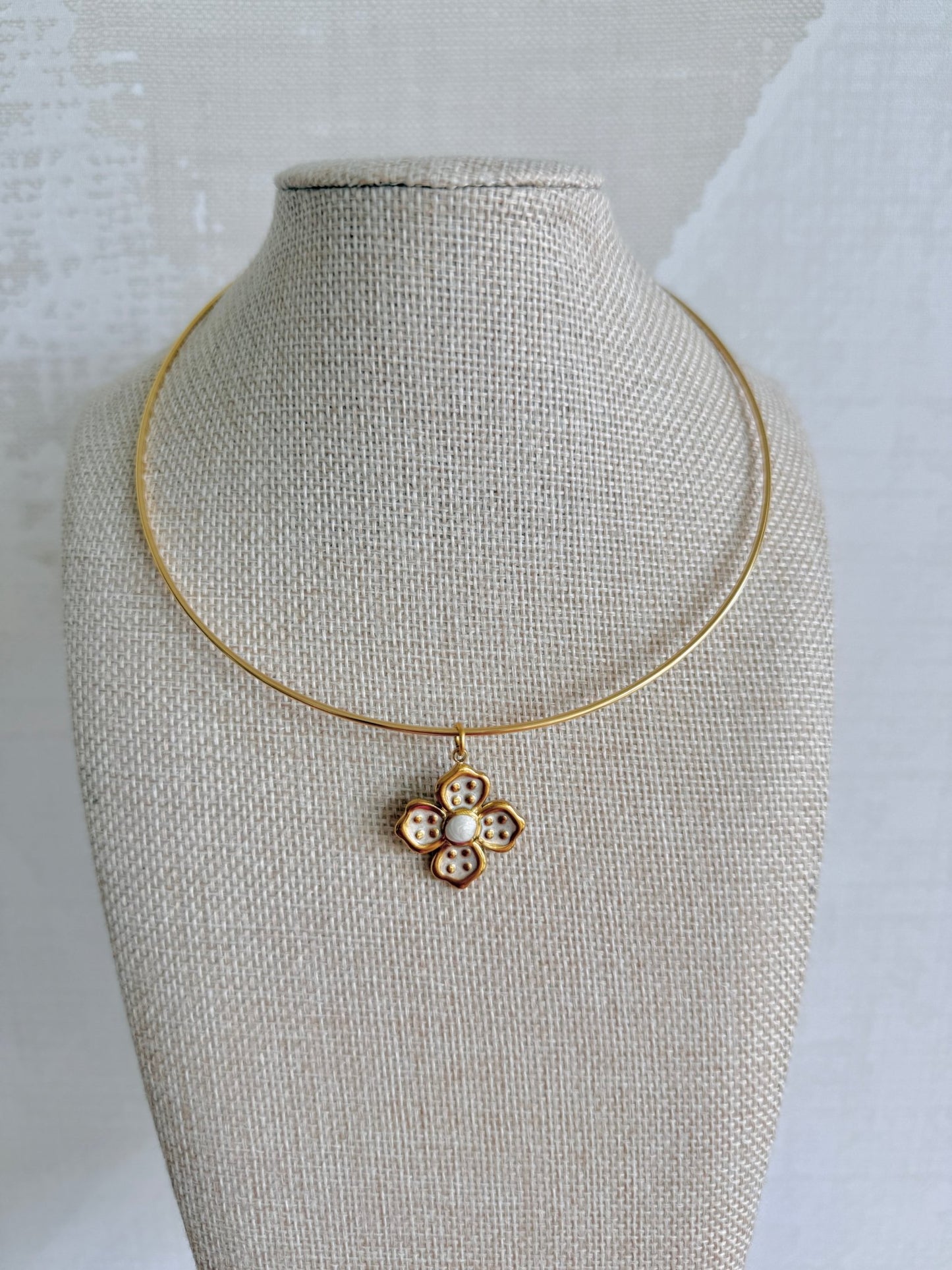 Pearl Flower Collar Necklace - Cola Stacks -