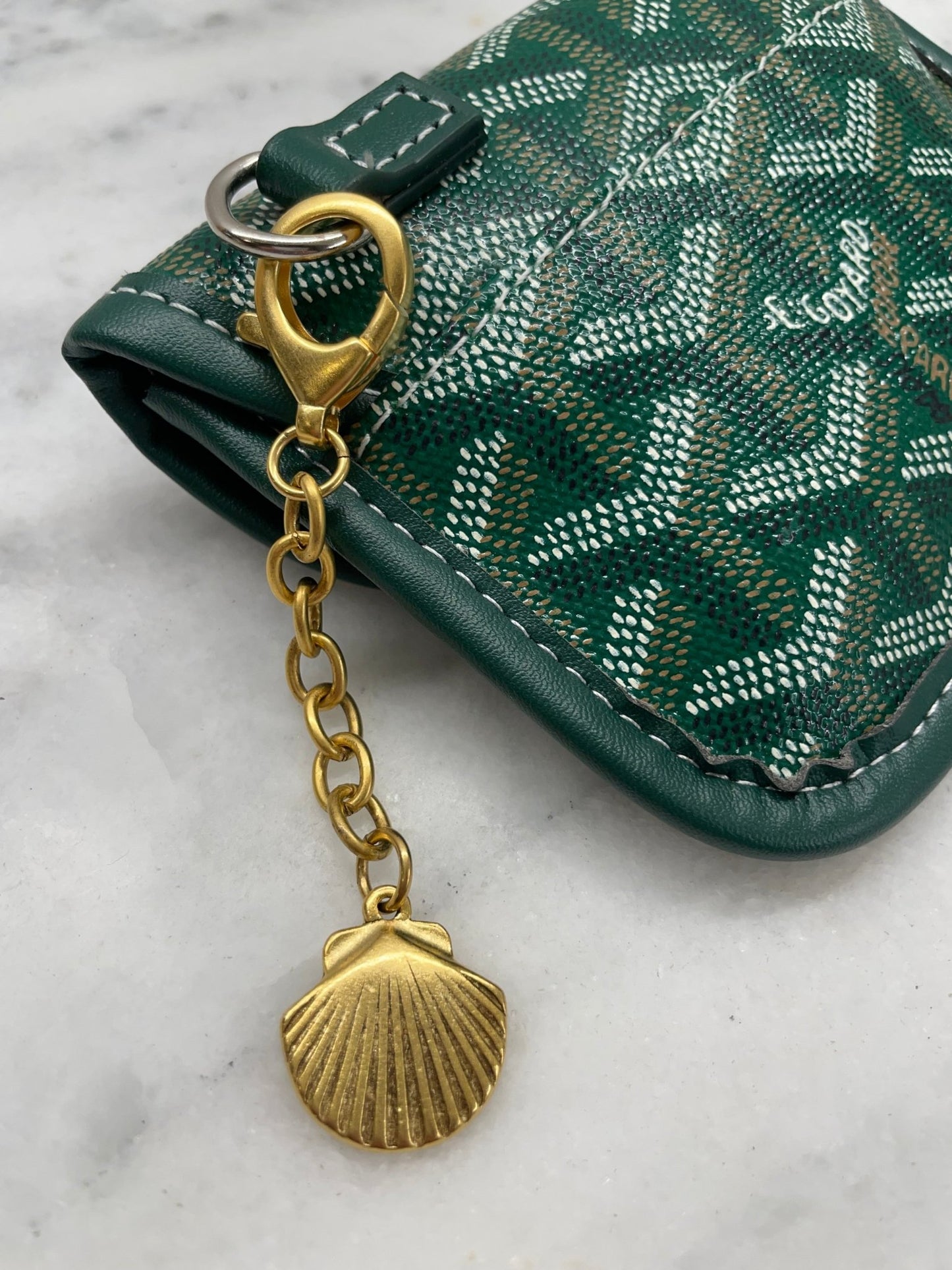 Seashell - Bag Charm - Cola Stacks -