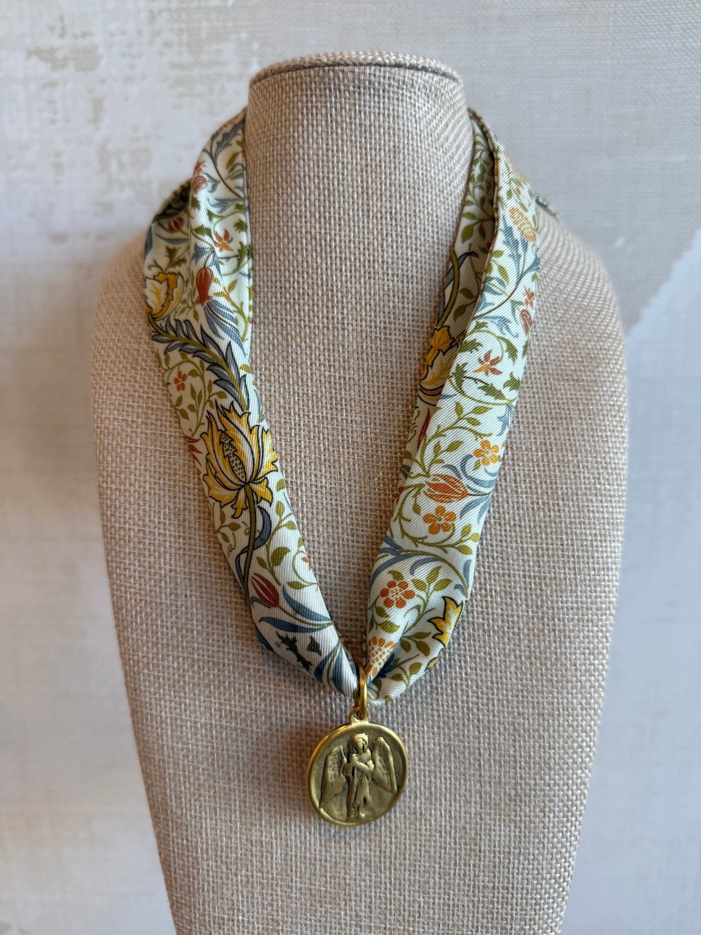 Stars Hollow Scarf Necklace - Cola Stacks -