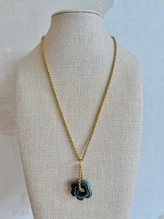 Flower Necklace - Cola Stacks -