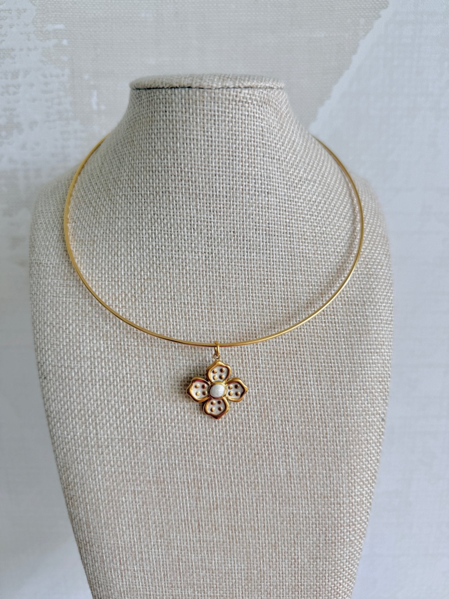 Pearl Flower Collar Necklace - Cola Stacks -