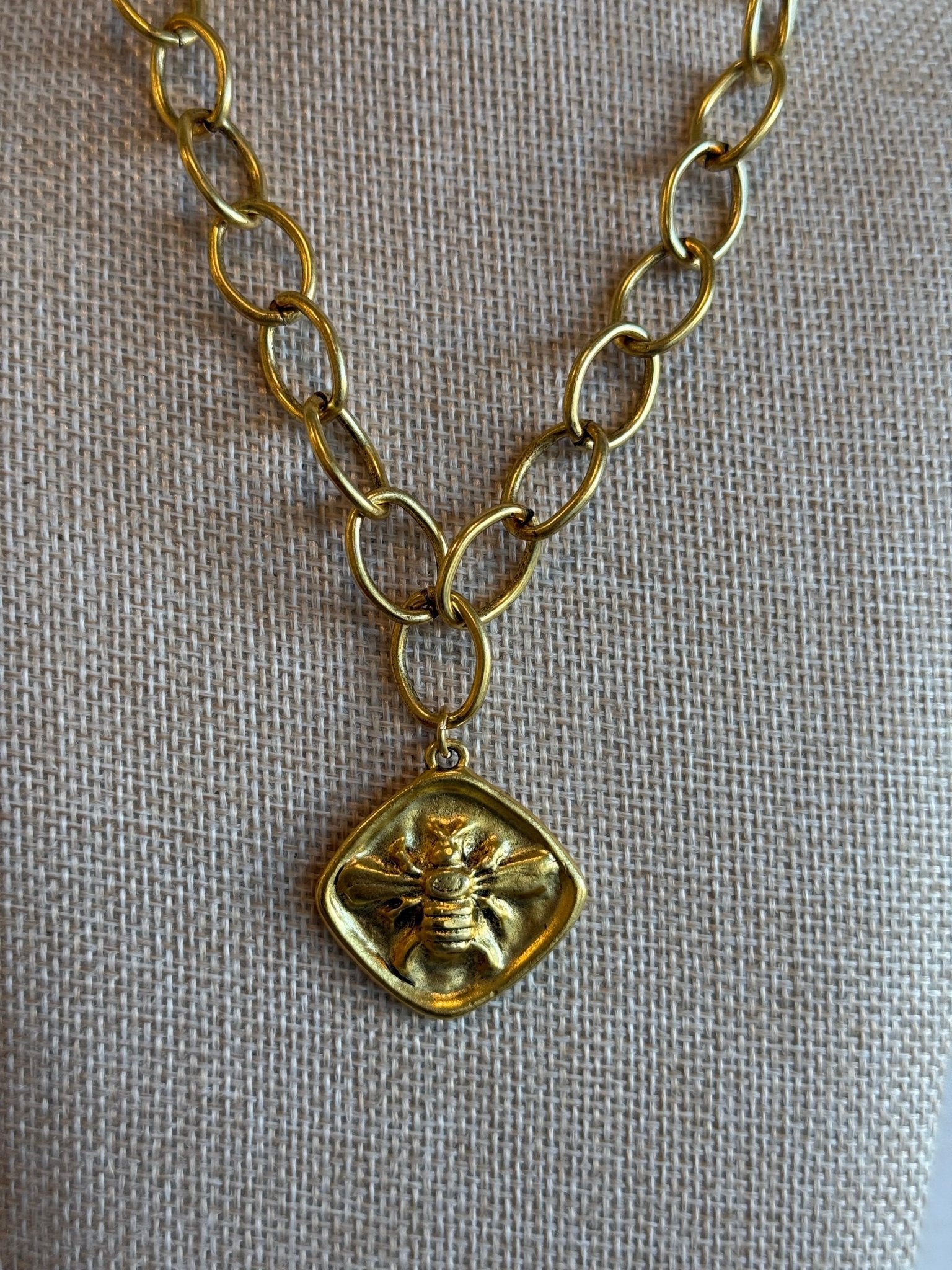 Queen Bee Necklace - Cola Stacks - 