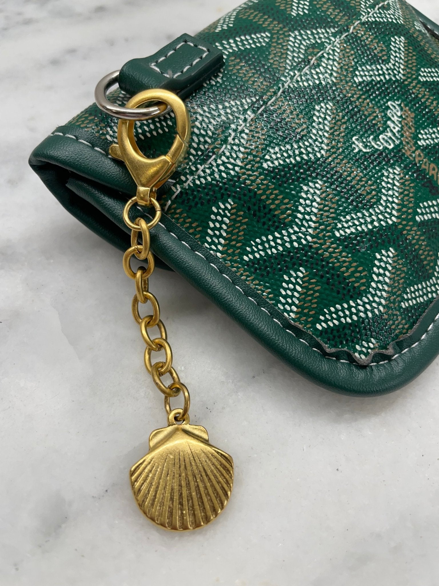 Seashell - Bag Charm - Cola Stacks - 